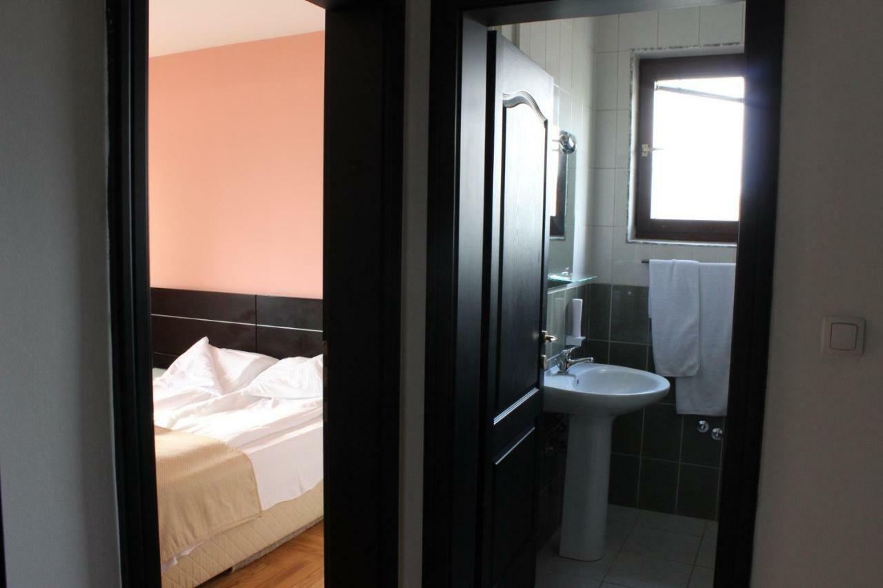 Hotel Beograd - Yu Lukavica Экстерьер фото